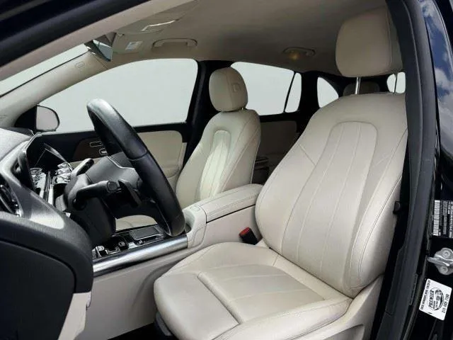Mercedes-Benz GLA photo 21