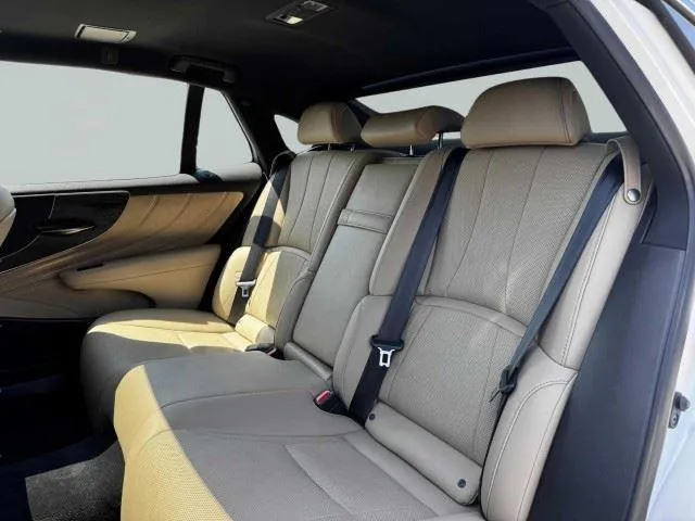 Lexus LS photo 37