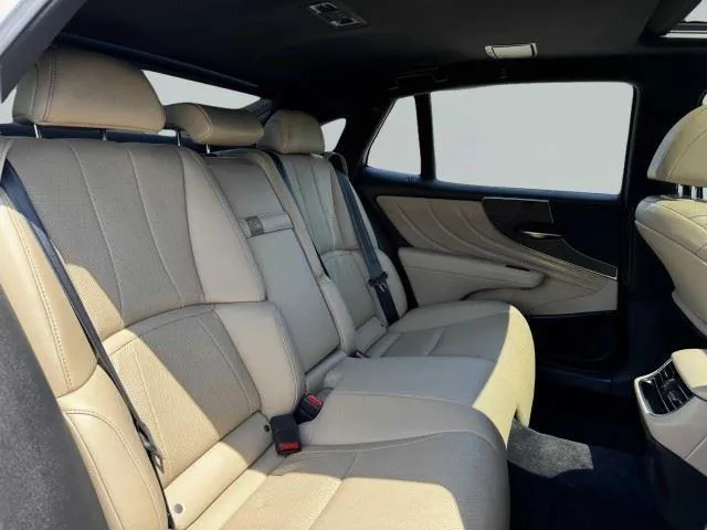 Lexus LS photo 48