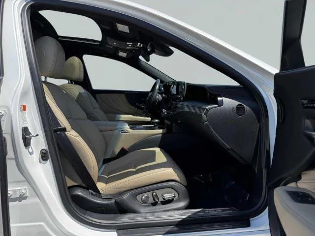 Lexus LS photo 50