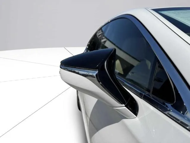 Lexus LS photo 11
