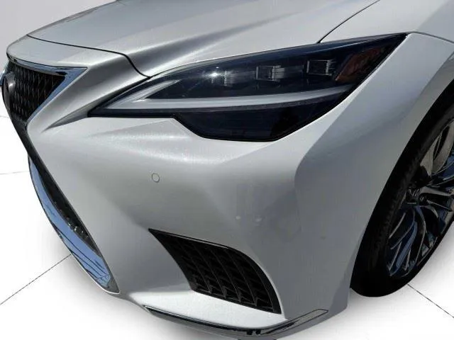 Lexus LS photo 13