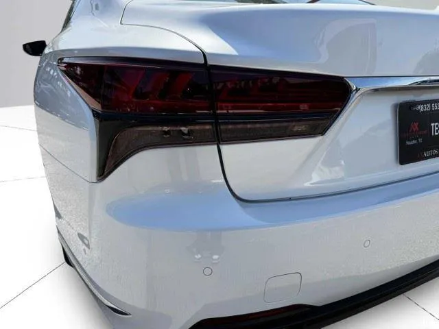 Lexus LS photo 16
