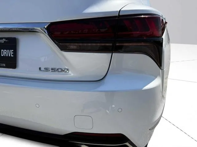 Lexus LS photo 17