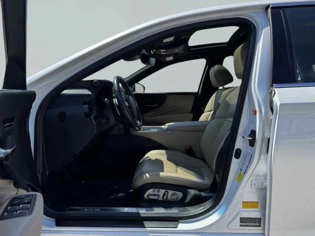 Lexus LS photo 19