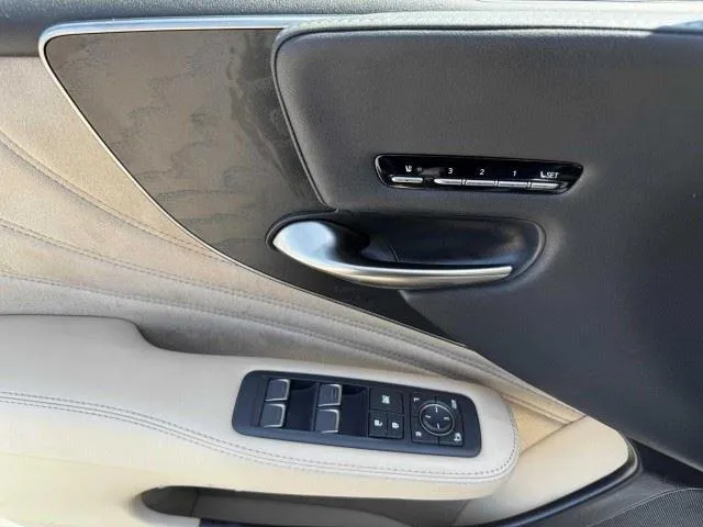 Lexus LS photo 20