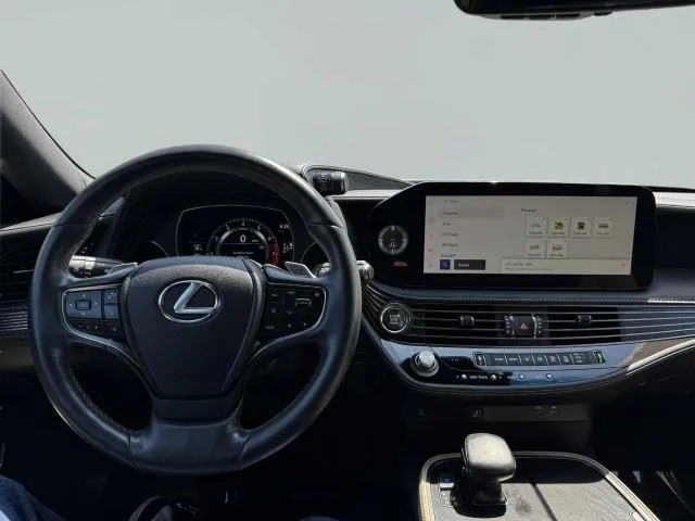 Lexus LS photo 31