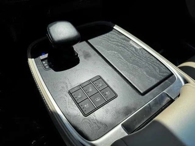 Lexus LS photo 33