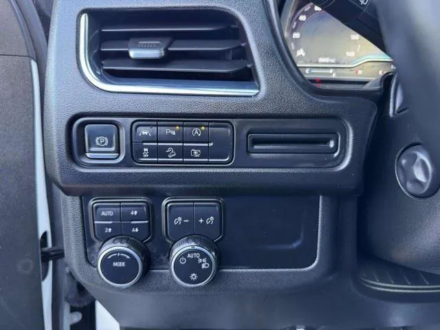 Chevrolet Tahoe photo 24