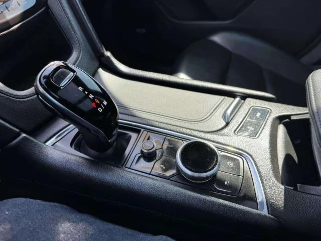 Cadillac XT6 photo 36