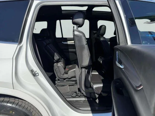 Cadillac XT6 photo 56