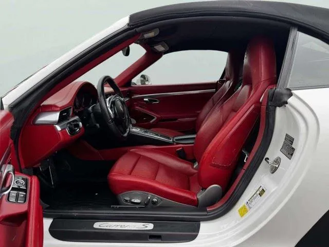 Porsche 911 photo 18