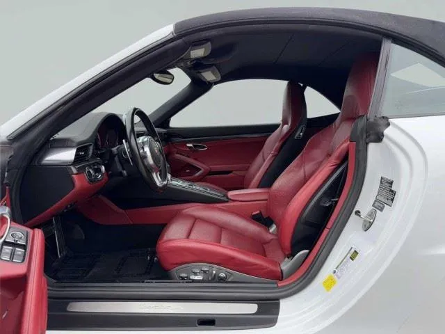 Porsche 911 photo 18