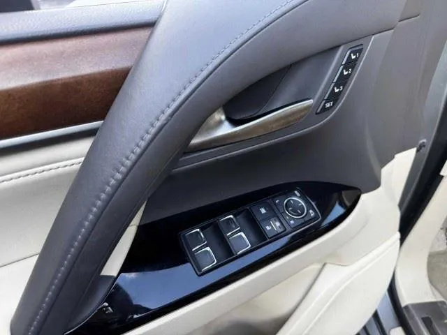 Lexus LX photo 48