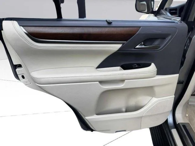 Lexus LX photo 49
