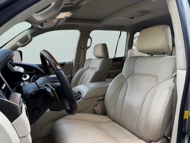 Lexus LX photo 15