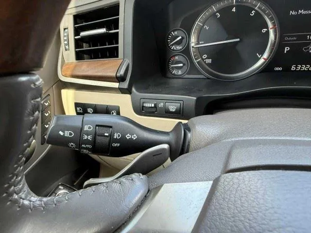 Lexus LX photo 17