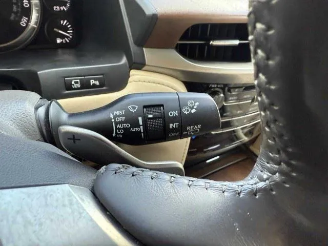 Lexus LX photo 18
