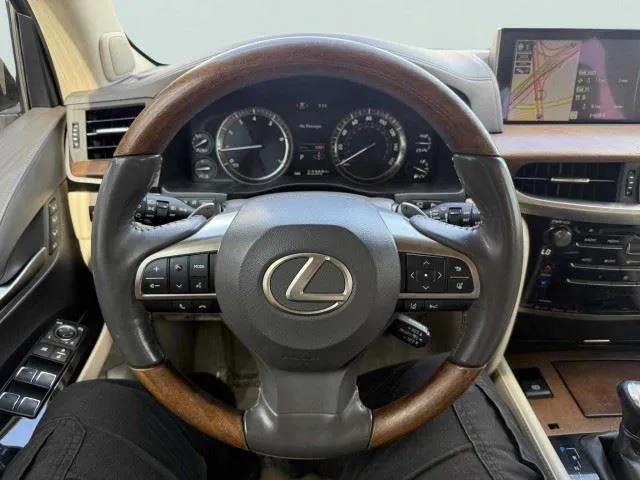 Lexus LX photo 23