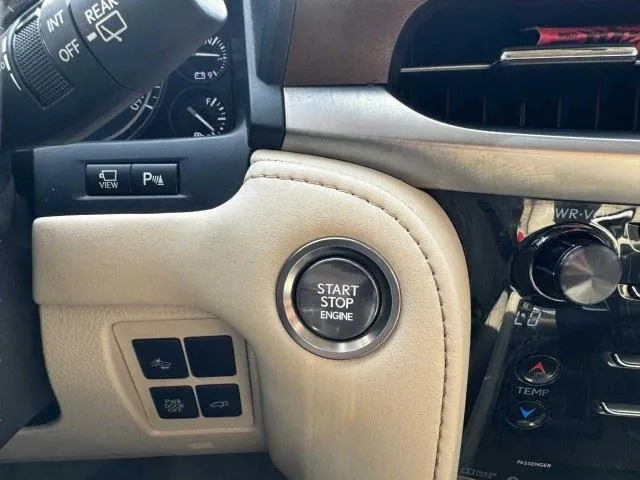 Lexus LX photo 27