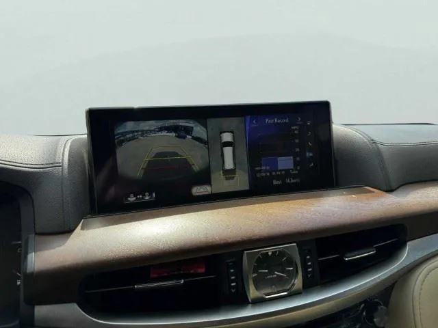 Lexus LX photo 29