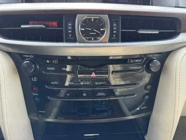 Lexus LX photo 32