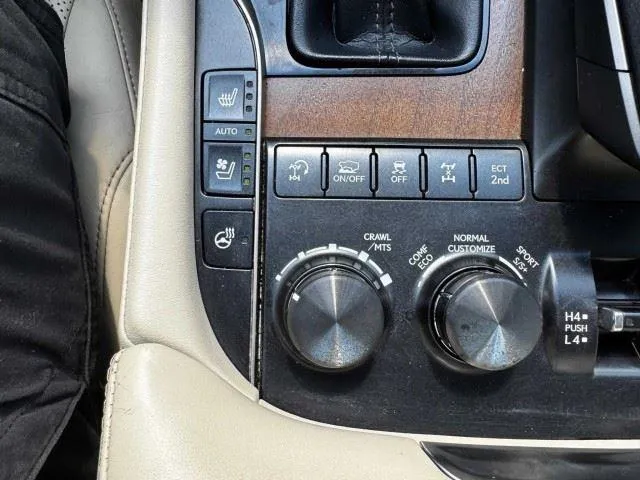 Lexus LX photo 36