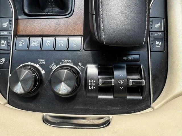Lexus LX photo 37