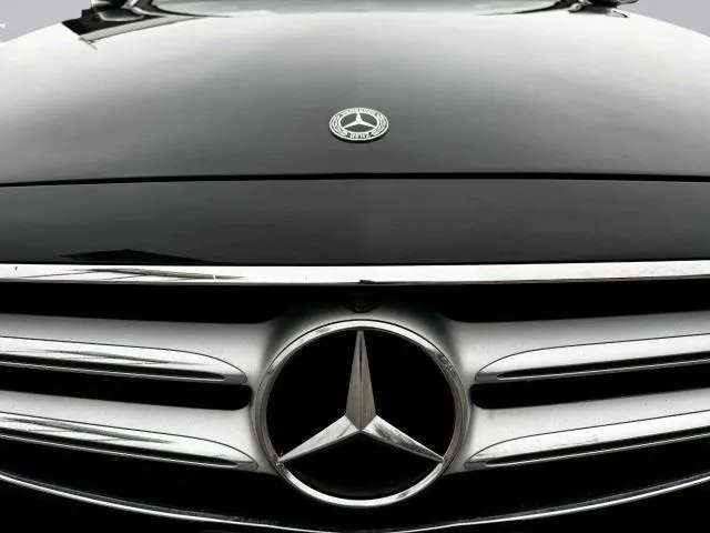 Mercedes-Benz E-Class photo 13
