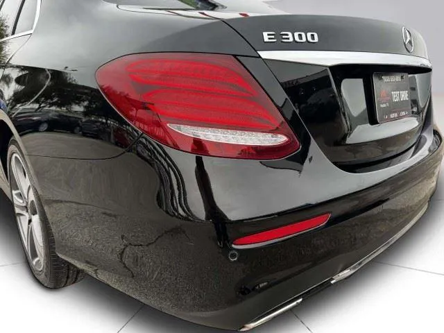 Mercedes-Benz E-Class photo 15