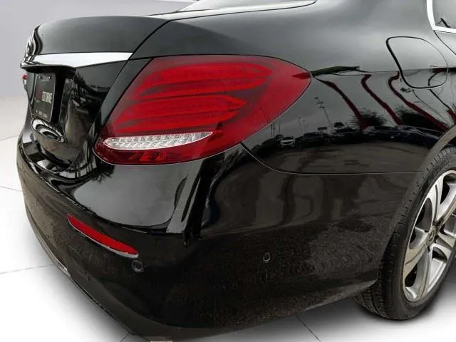 Mercedes-Benz E-Class photo 16
