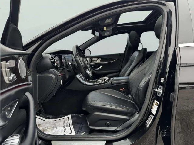 Mercedes-Benz E-Class photo 18