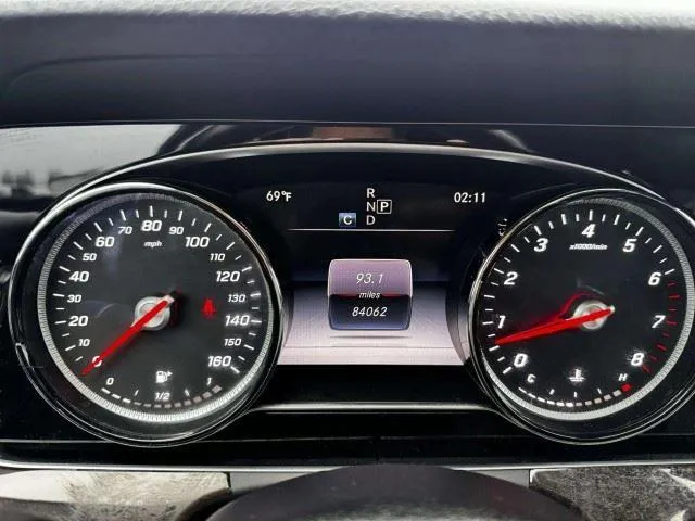 Mercedes-Benz E-Class photo 23