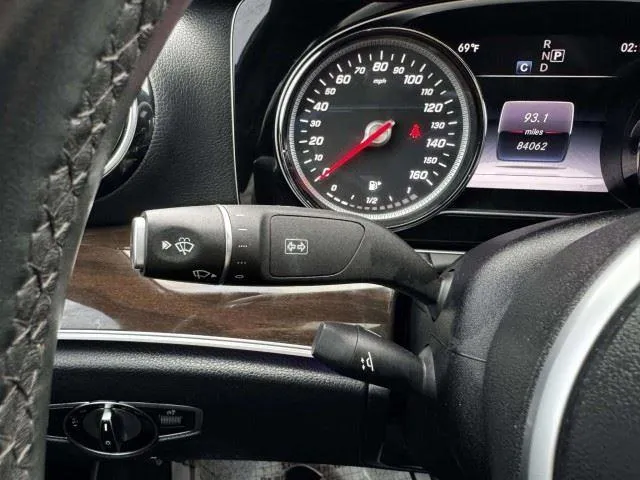 Mercedes-Benz E-Class photo 24
