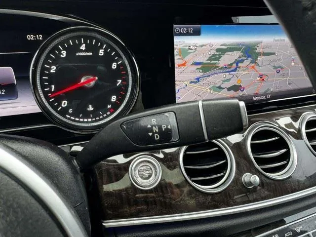 Mercedes-Benz E-Class photo 25