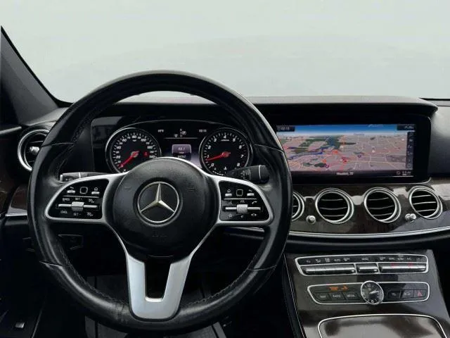 Mercedes-Benz E-Class photo 29
