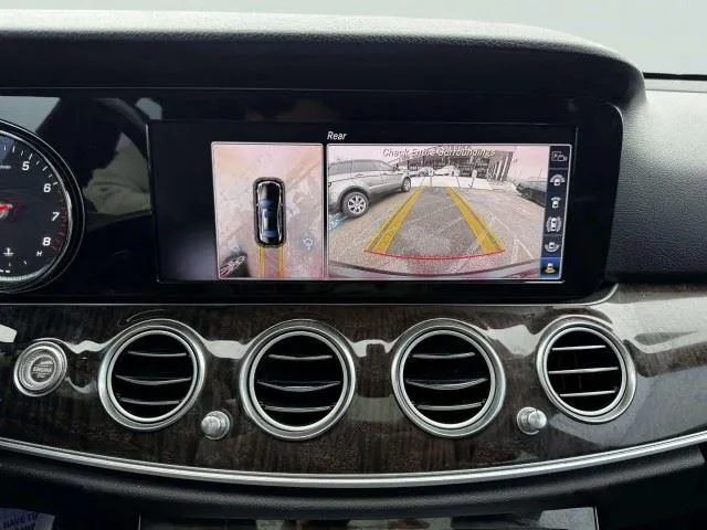 Mercedes-Benz E-Class photo 30
