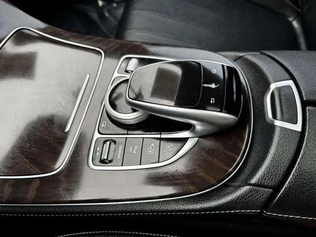 Mercedes-Benz E-Class photo 32