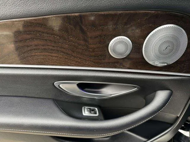 Mercedes-Benz E-Class photo 35