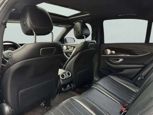 Mercedes-Benz E-Class photo 37