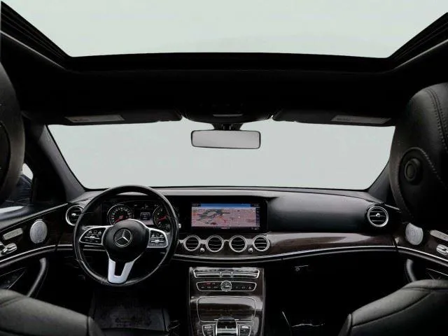 Mercedes-Benz E-Class photo 38