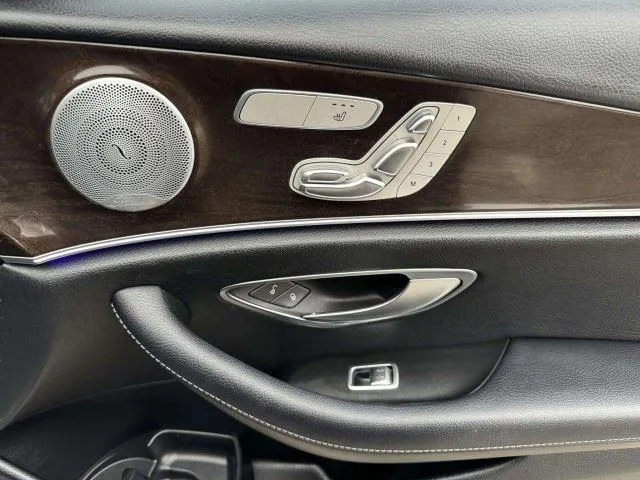 Mercedes-Benz E-Class photo 47
