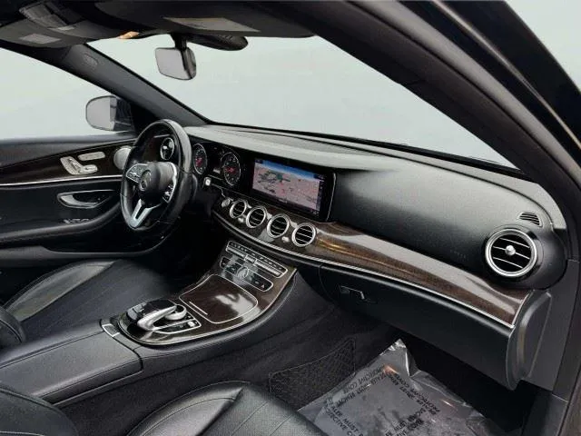Mercedes-Benz E-Class photo 49