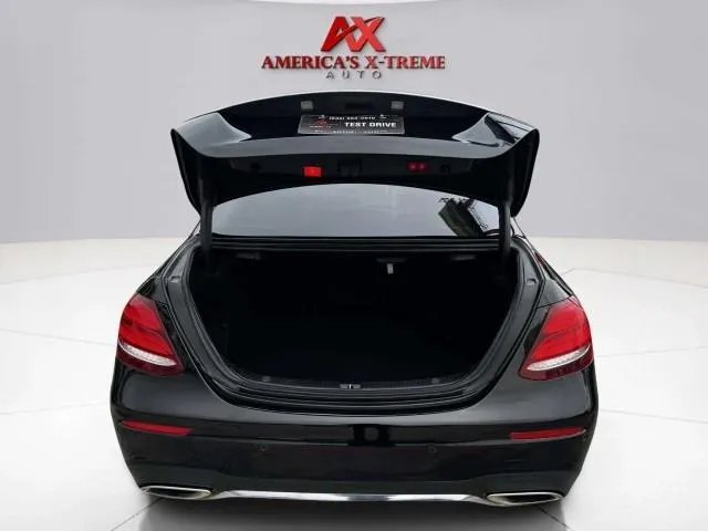 Mercedes-Benz E-Class photo 52