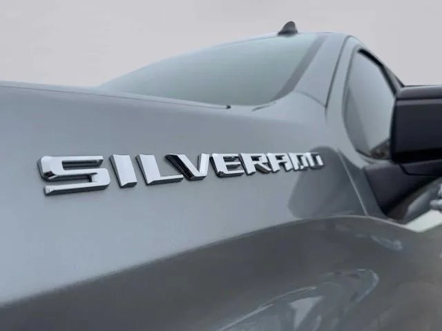 Chevrolet Silverado photo 17