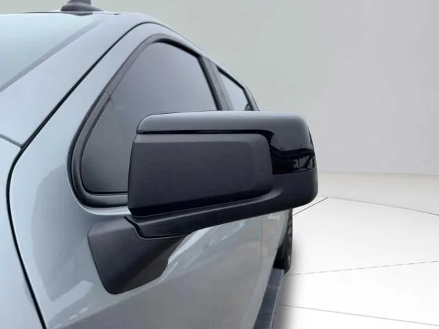 Chevrolet Silverado photo 18