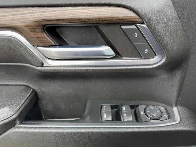 Chevrolet Silverado photo 23