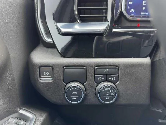 Chevrolet Silverado photo 27