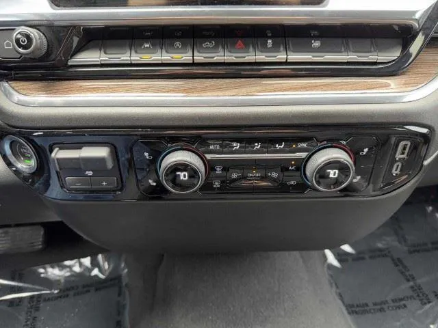 Chevrolet Silverado photo 36