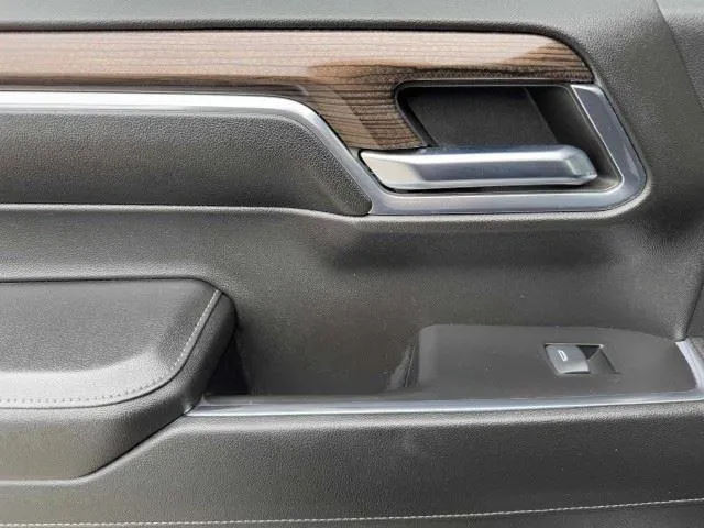 Chevrolet Silverado photo 39